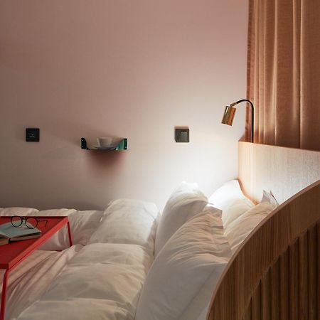 Zzz Dreamscape Hotel สต็อกโฮล์ม ภายนอก รูปภาพ