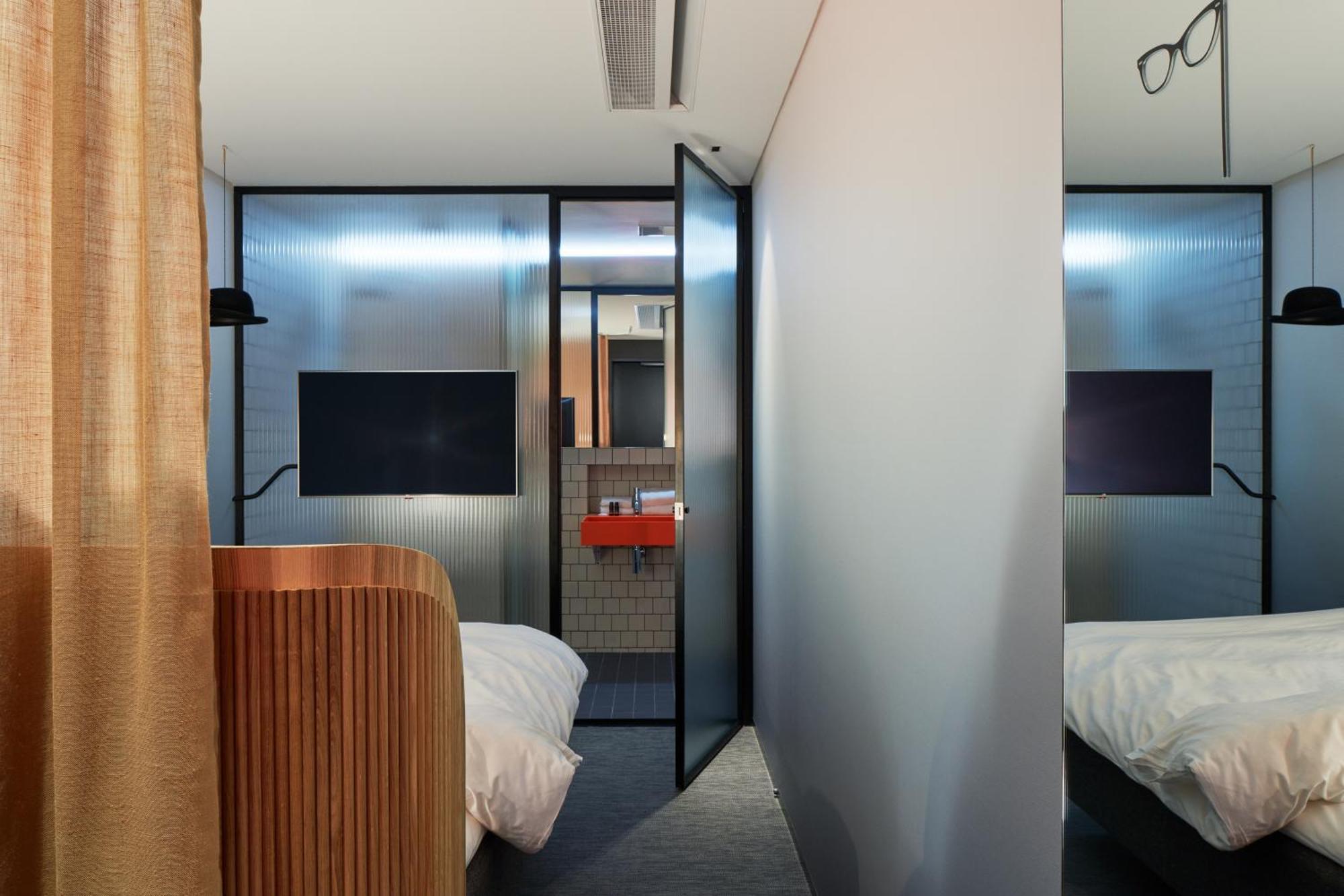 Zzz Dreamscape Hotel สต็อกโฮล์ม ภายนอก รูปภาพ